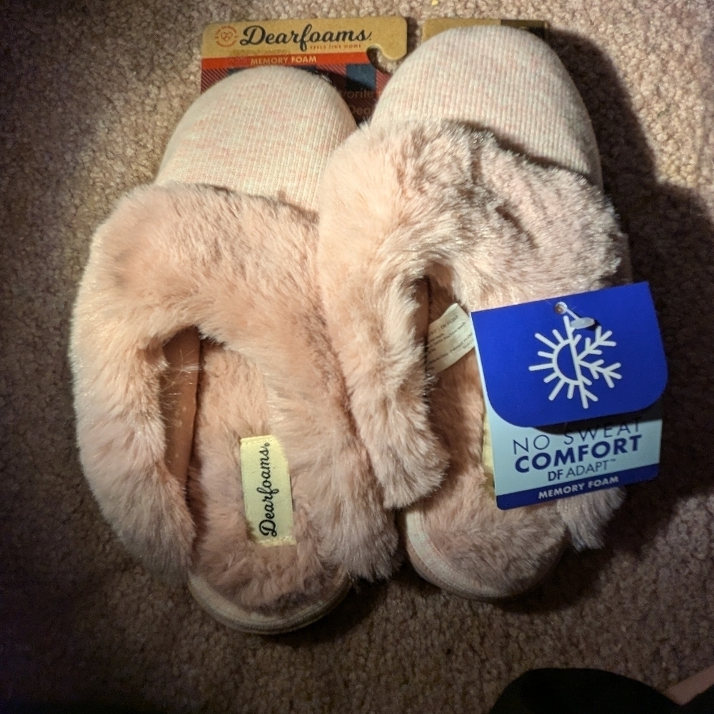 Dearform Pink Slippers S, 5-6, memory foam, faux fur, no sweat comfort NWT